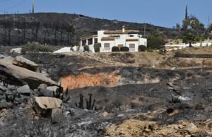O incêndio em Los Gallardos (Almería), em fotos: casas queimadas, carros queimados e o avanço das chamas