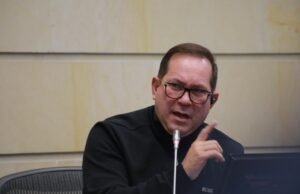 O presidente do Senado garantiu que Abelardo de la Espriella poderia ocupar o seu lugar no campo militar: explicou o que deveria fazer.