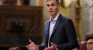 Pedro Sánchez acusa Mariano Rajoy de “envergonhar” a Espanha com declarações “xenófobas” sobre a seleção francesa