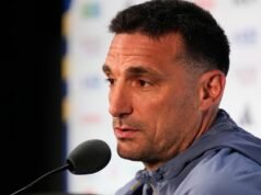 Lionel Scaloni fala em entrevista coletiva antes da partida da Argentina contra a Suíça nas quartas de final da Copa do Mundo de 2026.