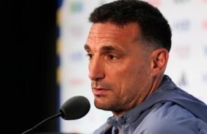 Lionel Scaloni fala em entrevista coletiva antes da partida da Argentina contra a Suíça nas quartas de final da Copa do Mundo de 2026.