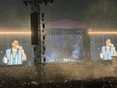 Grupo Firme organiza noite histórica com “La Última Peda” no estádio GNP com chuva, tiros e diante de 65 mil espectadores.