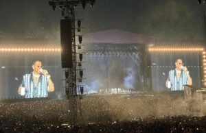 Grupo Firme organiza noite histórica com “La Última Peda” no estádio GNP com chuva, tiros e diante de 65 mil espectadores.
