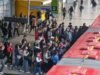 O segurança que reclamou com dois colegas que não pagaram a passagem no Transmilenio foi ferido com uma faca.