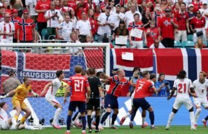 As novas regras do VAR na Copa do Mundo de 2026 permitiram que a Noruega anulasse a bola contra a Inglaterra devido a uma falta de Haaland.