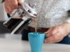 Quantas xícaras de café com cafeína posso beber por dia sem correr o risco de ter um ataque cardíaco?