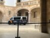 Um homem está a ser julgado em Palma por abusar da filha mais nova do seu amigo e da mãe dela por a ter ignorado quando descobriu.