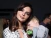 Emily Ratajkowski ganha sete dígitos por livro sobre sexo como mãe solteira