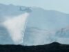 As equipes avançaram enquanto o incêndio em Pointe ameaçava casas em Santa Clarita