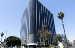 LAUSD alerta que pode ficar sem dinheiro até o final de 2027, à medida que os distritos intervêm