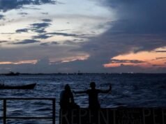 Uma balsa que transportava 133 pessoas virou na Guiana, deixando dezenas de desaparecidos
