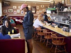 Restaurante em Los Angeles fornece comida, abrigo para bombeiros e socorristas