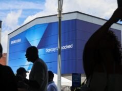 Samsung está correndo para vencer a Apple com um novo telefone dobrável este mês