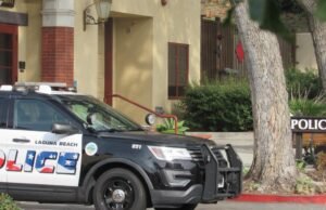 ‘É triste.’ Homem de Laguna Beach é acusado de bater na mãe com um martelo