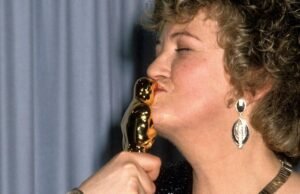 Brenda Fricker morta: estrela de ‘My Left Foot’, ‘Home Alone 2’ Lady Pigeon