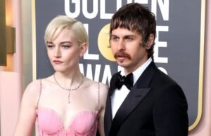 Julia Garner e Mark Foster divorciados há quase seis anos