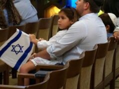 Apoio a Israel não é prioridade para jovens judeus americanos, revela pesquisa AP-NORC