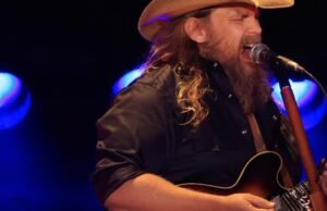 Chris Stapleton e Chaka Khan comemoram o 250º aniversário da América no LA Coliseum