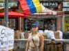 Restaurante em Los Angeles oferece apoio e esperança após terremoto na Venezuela