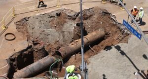Sunset Boulevard está fechada por tempo indeterminado enquanto os reparos na linha que quebrou esta semana continuam.