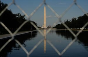 Ex-atleta olímpico se declara inocente no caso de vandalismo no Reflecting Pool depois que Trump alega vandalismo