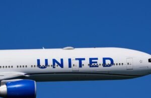Representante da United ameaça ligar para o ICE sobre cliente da Califórnia em vídeo viral