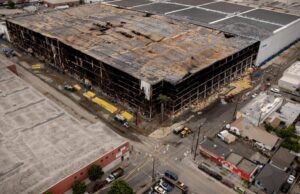 A Lineage estava procurando fazer alterações nos painéis solares do armazém de Boyle Heights