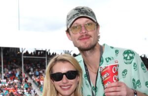 Emma Roberts e Cody John são casados! Aqui está tudo o que sabemos