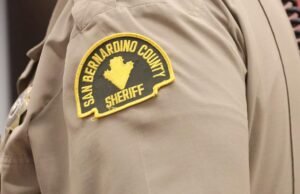 Criança morre devido a ferimentos à bala no condado de San Bernardino. Mãe e namorado foram presos