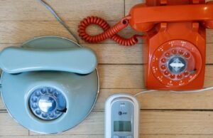 Mesmo no coração de Los Angeles, eles ainda dependem de telefones antigos e não querem perdê-los.