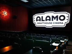 Existem muitos filmes de festivais independentes lutando para ser distribuídos. A Alamo Drafthouse está tentando mudar isso.