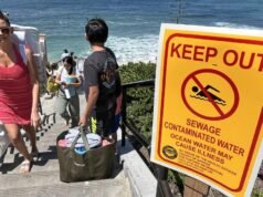 Um vazamento de esgoto de 2.000 galões fechou a praia de Thalia Street em Laguna