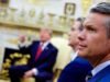 A América está em guerra. Hegseth se concentra na higiene e nos hormônios.