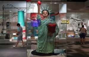 Trump encomendou novas placas do lado de fora do Smithsonian, dizendo que algumas das exposições são imprecisas