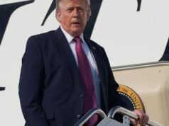 Trump perdoa nove condenados por violar controles de emissões de veículos