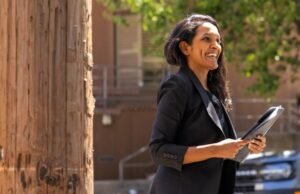 O número de sem-abrigo nas ruas de Los Angeles está a aumentar. No distrito de Nithya Raman, quase metade está quebrada