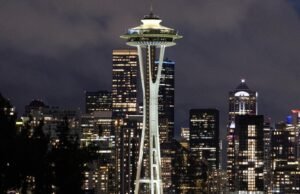 Várias pessoas foram baleadas após tiros perto do Space Needle de Seattle