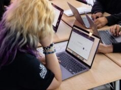 Participantes: a IA, como um pai ativo, protege os alunos das falhas de que precisam