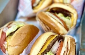 Rede de hambúrgueres do meio-oeste mira na Califórnia, enfrentando In-N-Out