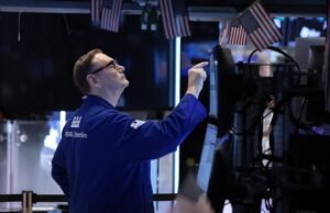 As ações de IA em recuperação enviam S&P 500 dentro de 1% do registro