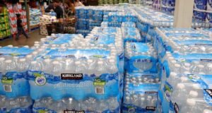Juiz bloqueia lei da Califórnia sobre reciclagem de rótulos em recipientes de plástico