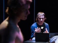 Revisão de ‘F— Strangers’: A infertilidade fica excêntrica