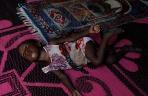 Crianças nigerianas sofrem com a guerra no Irão
