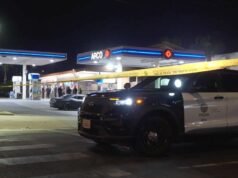 Homem baleado durante assalto na rua Boyle Heights; criminosos ainda armados com armas