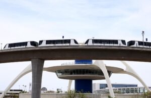 A operadora de transporte LAX processou a cidade