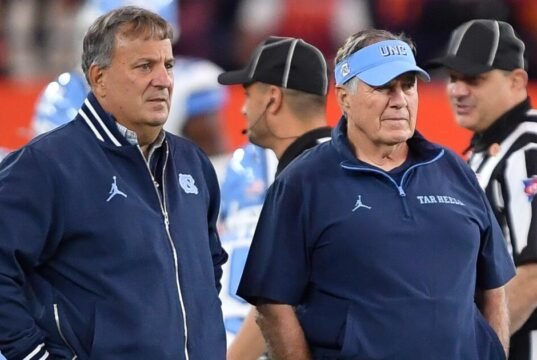 UNC colocou Michael Lombardi, o GM da equipe de Bill Belichick, em licença
