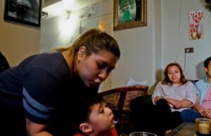 Administração Trump revive regra que poderia negar green cards a imigrantes que usam benefícios públicos