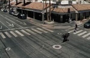 Um adolescente em uma motocicleta elétrica tentou perseguir um policial, disse a polícia. Ele finalmente conseguiu mais