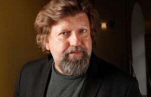 Os teatros Oskar Eustis e LA enfrentam o fim do movimento sem fins lucrativos