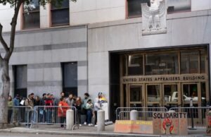Nova lei federal envia casos de asilo ao tribunal de imigração e empurra os imigrantes para a deportação